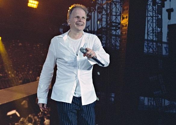 Wie sich Herbert Grönemeyer auf Englisch anhört? Auf dem Album „I walk“ könnt Ihr Euch ein Bild davon machen! Herbert Grönemeyer US-Tour