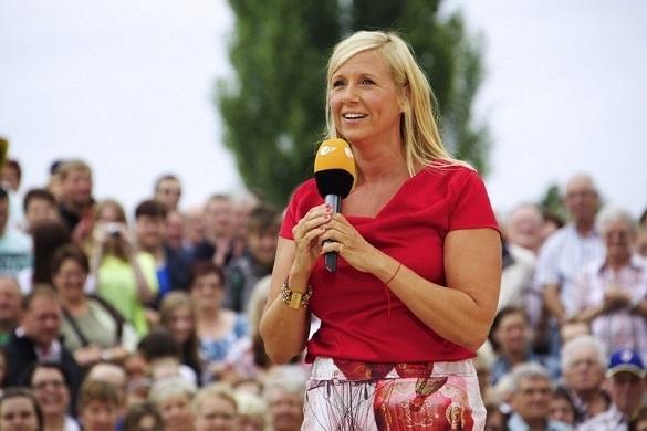 Moderatorin Kiwi freut sich auf Ireen Sheer, Fantasy und viele mehr! Andrea Kiewel ZDF
