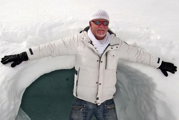 DJ Anton heißt in Wirklichkeit Klaus Busch und schlägt aus seiner Ähnlichkeit zu DJ Ötzi Profit. DJ Anton Ötzi Double