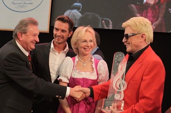 Was für eine schöne Auszeichnung! Heino war sehr gerührt! Heino Volksmusikpreis