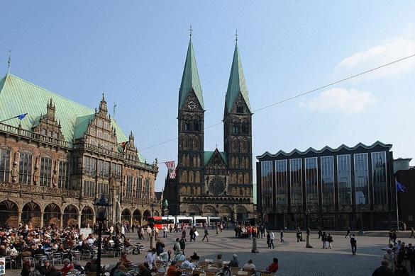 Ein Blick auf das Bremer Rathaus und den St. Petri Dom. Bremer Rathaus und St. Petri Dom