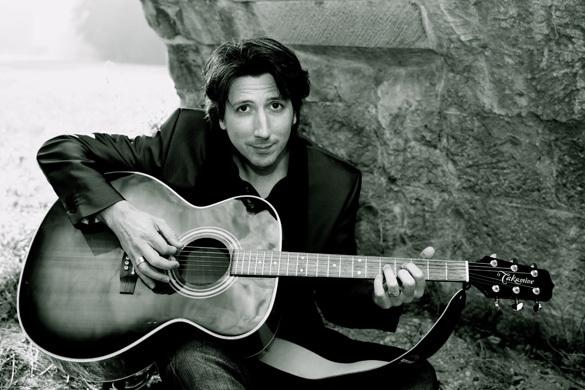 Roger De Win ist bereits seit seinem achten Lebensjahr Musiker. Mit 14 Jahren entdeckte er die Gitarre als sein Lieblingsinstrument. Roger De Win