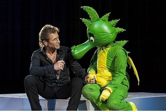 Peter Maffay und sein kleiner grüner Drache Tabaluga. Peter Maffay Nessaja