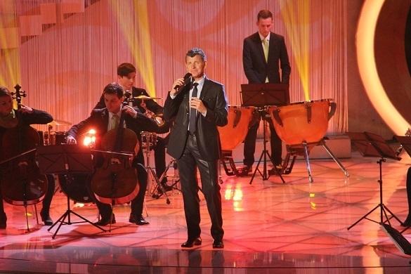 Live ist der sympathische Sänger wirklich unglaublich. Seine Stimme verzaubert jeden Zuhörer. 2014 geht er auf große Tournee! Semino Rossi Tour
