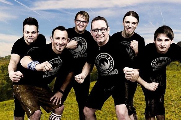 Bassd scho ist die Partyband aus Franken. Die sechs Bandmitglieder um ihren „Enderdainment“-König und Frontmann Markus „Losi“ Looshorn rocken, was das Zeug hält. Bassd scho Neues Album