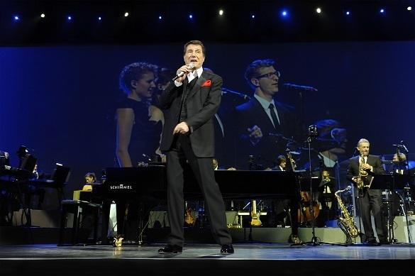 Udo Jürgens hat im Laufe seiner langjährigen Karriere über 900 Titel komponiert. Nicht alle davon singt er selber. In den 60ern schrieb er u.a. Lieder für Frank Sinatra und Shirley Bassey. Udo Jürgens Tour 2014
