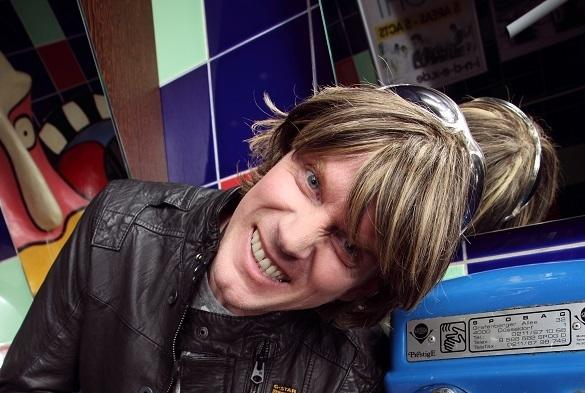Wusstet Ihr, dass Mickie Krause ein ganz normales Leben im Münsterland führt? Dort lebt er mit seiner Frau und den drei gemeinsamen Kindern! Mickie Krause Cds Alben