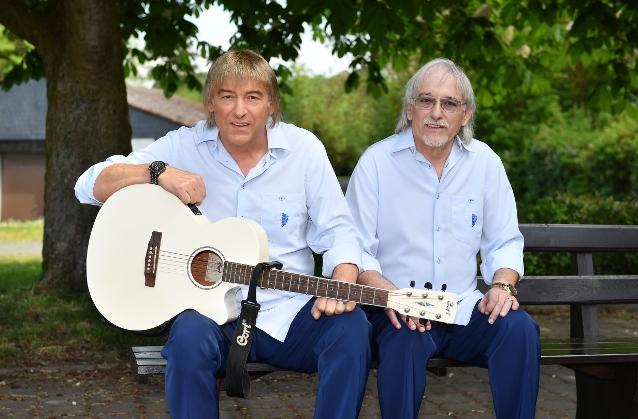 Der jüngere Bruder der Amigos, Bernd Ulrich (links), wird heute 67 Jahre jung. Der jüngere Bruder der Amigos, Bernd Ulrich (links), wird heute 67 Jahre jung.