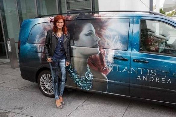 Andrea Berg lässt ihre Fans auf Facebook immer wissen, was sie gerade tut. Andrea Berg Facebook