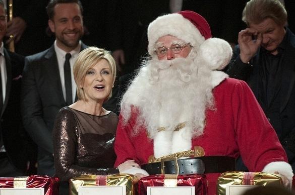 Ho, ho, ho! Carmen Nebel und Santa begrüßen ihr Publikum. Carmen Nebel Show