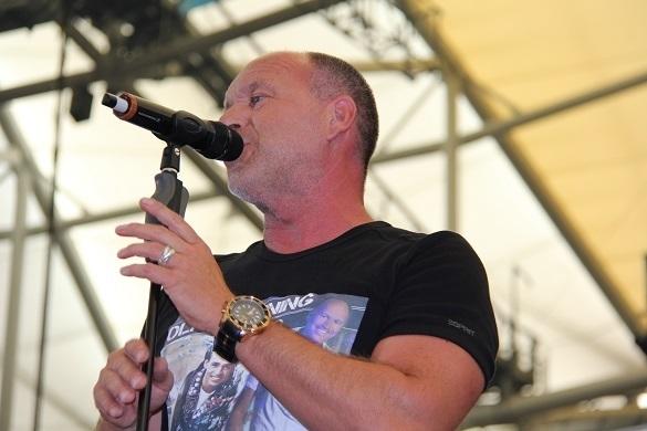 Olaf Henning live in Aktion bei der Schlagernacht auf Schalke. Olaf Henning 2014