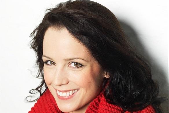 Die Farbe Rot ist Annas Markenzeichen. Schon seit ihrer frühsten Kindheit ist rot ihre Lieblingsfarbe. Anna singt rot