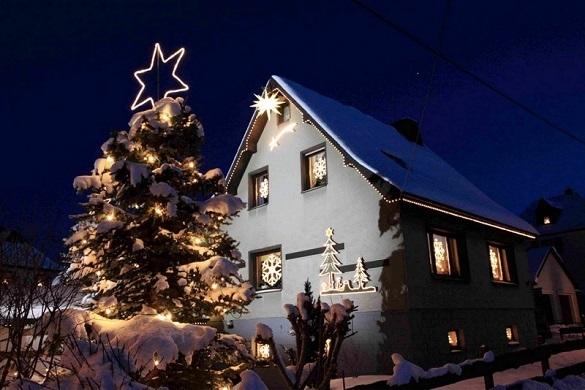 Rentier, Weihnachtsmann und Co. Bei manch einem Dekorateur ist jede Weihnachtsfigur vertreten! Weihnachtsbeleuchtung Schlager