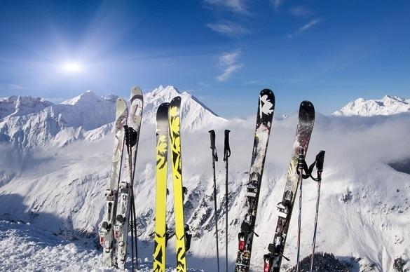 Hohe Berge und Hüttengaudi – Après Ski in der Schweiz. Hüttengaudi Pistenspaß Schweiz
