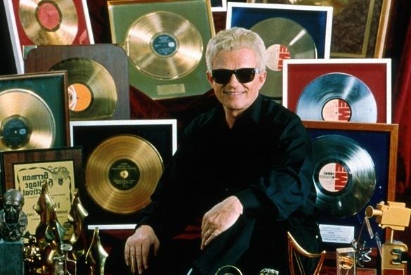 Heino ist seit Jahren erfolgreich. 2013 hat er alle überrascht und sein Image geändert. Heino Lyrics