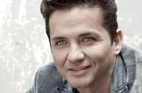 Er ist zurück: Schlagersänger Michael Morgan. Im Schlepptau hat er seine neue Single aus dem Album Authentisch. Michael Morgen Single