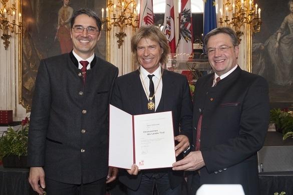 Hansi Hinterseer und die beiden Landeshauptmänner Arno Kompatscher und Günther Platter. Hanis Hinterseer Land Tirol