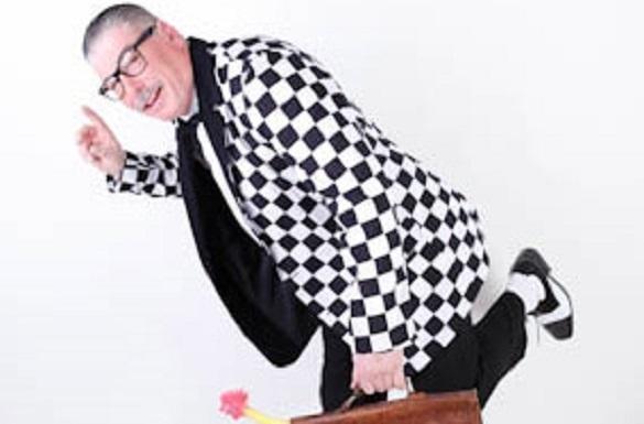 Ja, dieser Doppelgänger hats voll drauf, denn bei ihm kommen die Gottlieb Wendehals-Fans voll auf ihre Kosten und spätestens beim dritten Bier weiß keiner mehr, ob da Original oder Doppelgänger singt. Gottlieb Wendehals Double