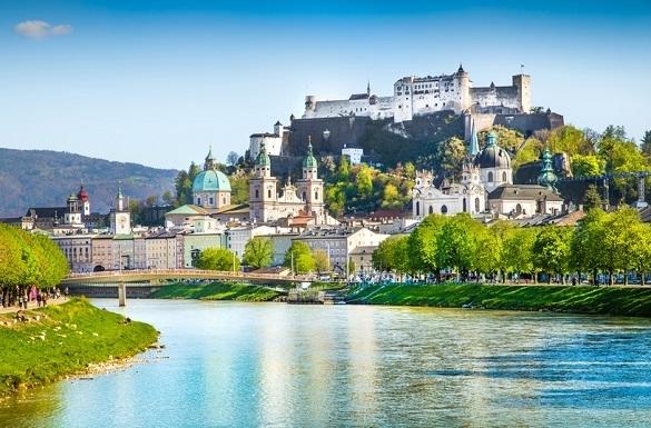 Überall in Österreich wird österreichischer Dialekt gesprochen und gesungen. Österreich Dialekt Salzburg