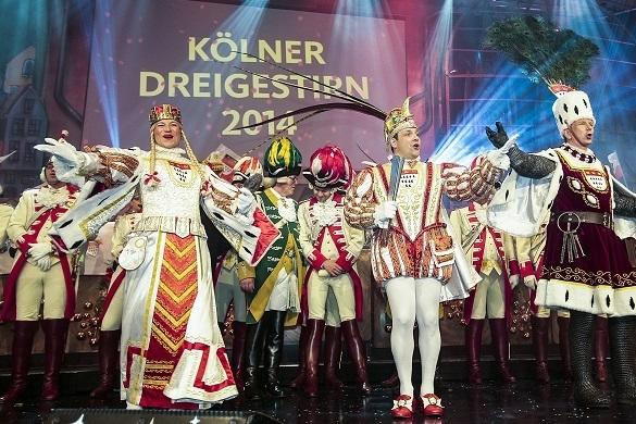 Die Jecken sind wieder am feiern und rocken mit den Bläck Fööss die Bühne. Karneval Köln 2014