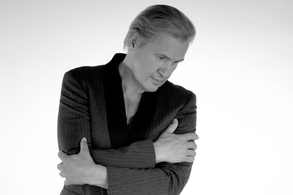 Die Johnny Logan Alben begeistern durch ihre Stimmigkeit, ihre Verbundenheit mit der irischen Insel und dem irischen Volk. Sie verkörpern ein Stück Heimat. Johnny Logan