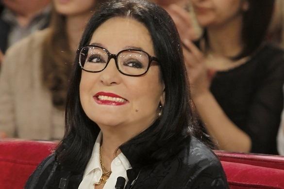 Nana Mouskouri sieht einfach immer schön und frisch aus. Nana Mouskouri