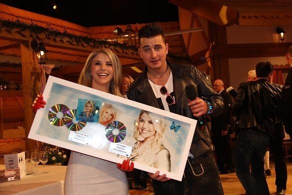 Beatrice Egli freute sich über Doppelplatin in Österreich. Musikantenstadl Wiener Neustadt
