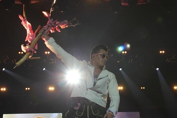 Andreas Gabalier überzeugt nicht nur durch seine Hits, sondern auch durch seine absolut geniale Bühnenshows! Andreas Gabalier Live München