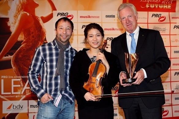 DJ Bobo, Violinistin Ye-Eun Choi und VDKD-Präsident bei der Pressekonferenz zu den LEA Awards im Februar. LEA Awards 2014