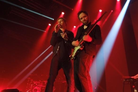 Gemeinsam mit seiner Band zeigt Tim Bendzko immer wieder, was er gesanglich alles zu bieten hat. Tim Bendzko live