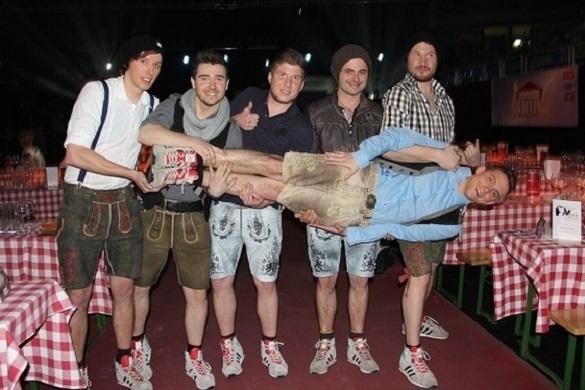 Die Grabenland Buam - das sind sechs Jungs aus Österreich, die mit ihrem ganz eigenen Musikstil absolut überzeugen. Grabenland Buam