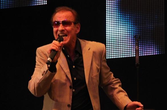 Live ist Michael Holm immer noch eine echte Granate und er scheint um keinen Tag gealtert zu sein. Michael Holm
