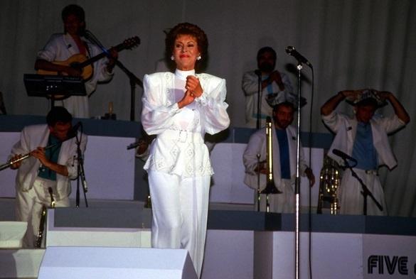 Die Songs der großartigen Sängerin Caterina Valentes gehen unter die Haut. Caterina Valente Songtexte