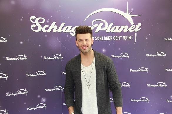 Der talentierte Musiker gestand im Interview mit SchlagerPlanet Rede und Antwort. Jay Khan SchlagerPlanet