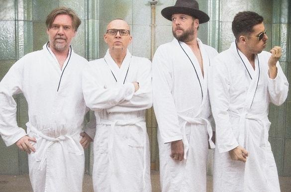 Michael Bernd Schmidt alias Smudo, Thomas Dürr alias Hausmeister Thomas D, Michael Beck alias Michi Beck alias Dee Jot Hausmarke feiern 2015 Silberhochzeit. Fanta 4 Tour