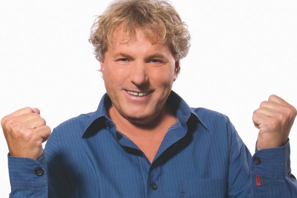 Lockig, geschmeidige Stimme - das ist Bernhard Brink! Sein Double hat das begriffen und ist seit seinem Fernsehauftritt erfolgreich im Doppelgänger-Geschäft unterwegs. Bernhard Brink
