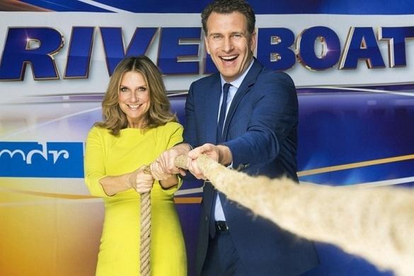 Im MDR sitzen Prominente in einer Runde: Bei Riverboat. Heute wird Frank Schöbel mit dabei sein! Riverboat MDR Talkshow