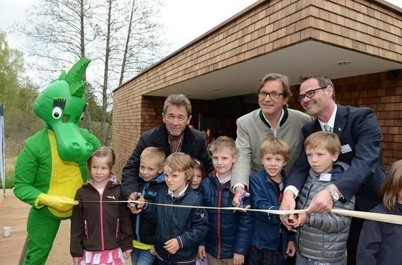 Peter Maffay, sein Freund Thomas Haffa und Tabaluga haben in Jägersbrunn einen therapeutischen Ort für Kinder geschaffen. Peter Maffay Stiftung