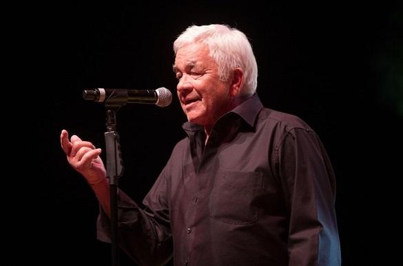 Seine Lieder gehören bis heute auf jede Faschingsparty: Gus Backus. Gus Backus Lieder