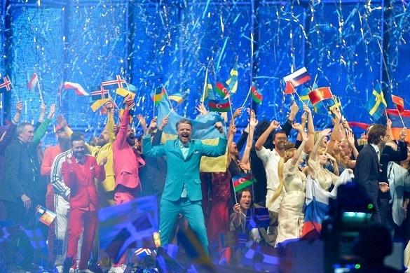 Die Gewinner des ersten Halbfinales feiern gemeinsam auf der Bühne. ESC 2014 1. Halbfinale