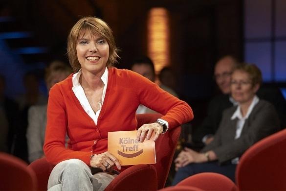Bettina Böttinger überzeugt durch ihre witzige Art und ihr Talent, jeden Besucher um den Finger zu wickeln. Auch heute Abend stellt sie das wieder unter Beweis. Kölner Treff Bettina Böttinger