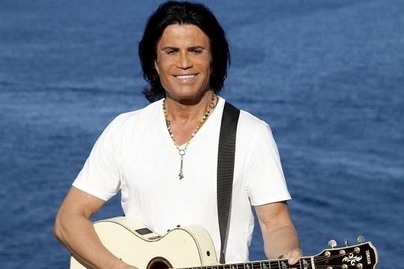Costa Cordalis macht seit über 50 Jahren Musik und hat schon viel erlebt. In seiner Autobiografie lässt er alles nochmal Revue passieren Costa Cordalis Autobiografie Der Himmel muss warten