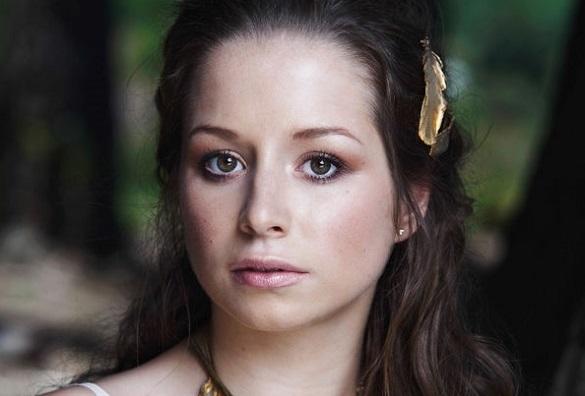 Oonagh ist die Ethno-Sängerin 2014, die mit ihrem Debütalbum unglaublich erfolgreich gestartet ist. Sie war bereits für einen ECHO nominiert und jetzt gab es Gold für ihr Album. Oonagh Album Goldstatus