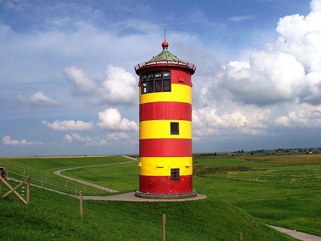 Der Pilsumer Leuchtturm - eines der bekanntesten Wahrzeichen Ostfrieslands. Leuchtturm Pilsum