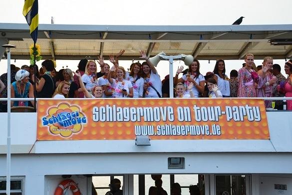 Setzt Eure Kapitänstmützen auf und nehmt die Ruder in die Hand, denn der Schlagermove nimmt Euch mit auf hohe See! Schlagermove Bootparty