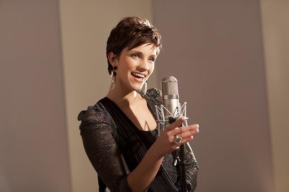 Mit einer Deluxe-Edition von ihrem Album „Sternstunden“ will die Sängerin ihren Erfolg noch toppen. Anna Maria Zimmermann neues Album Sternstunden
