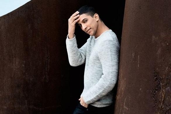 Er startete mit Auf uns bis auf Platz eins der Charts durch: Andreas Bourani. Jetzt liefert er mit seinem Song auch noch den Ohrwurm der Fußball-WM. Andreas Bourani Auf uns WM