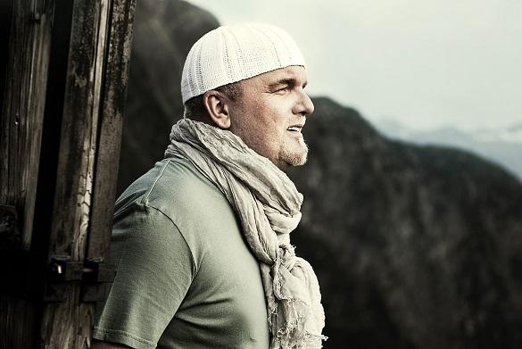 DJ Ötzi geht nicht ohne seine Wollmütze auf die Bühne. DJ Ötzi Mütze