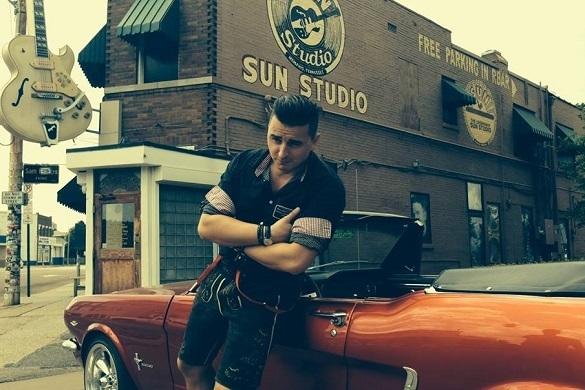 Nach seiner DSDS-Absage ist Andreas Gabalier in die USA gereist. Er schickt seinen Fans auf Facebook Grüße aus Tennessee. Andreas Gabalier Memphis USA