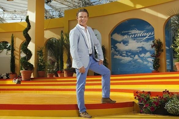 Auch am heutigen Sonntag begrüßt uns Stefan Mross wieder aus dem Europa Park in Rust. Stefan Mross immer wieder sonntags